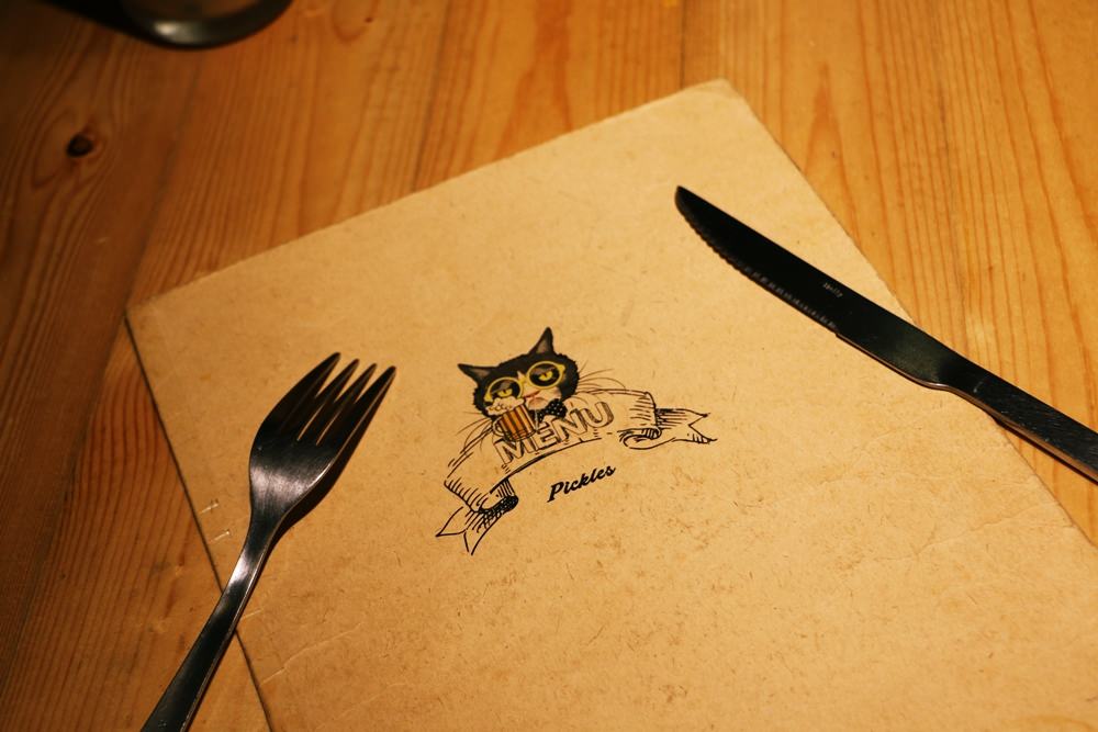 忠孝復興站美食 史丹貓美式餐廳Stan&Cat 7.5oz牛肉堡多汁濃郁系醬料 打卡送冰淇淋薯條 - 黑崎時代