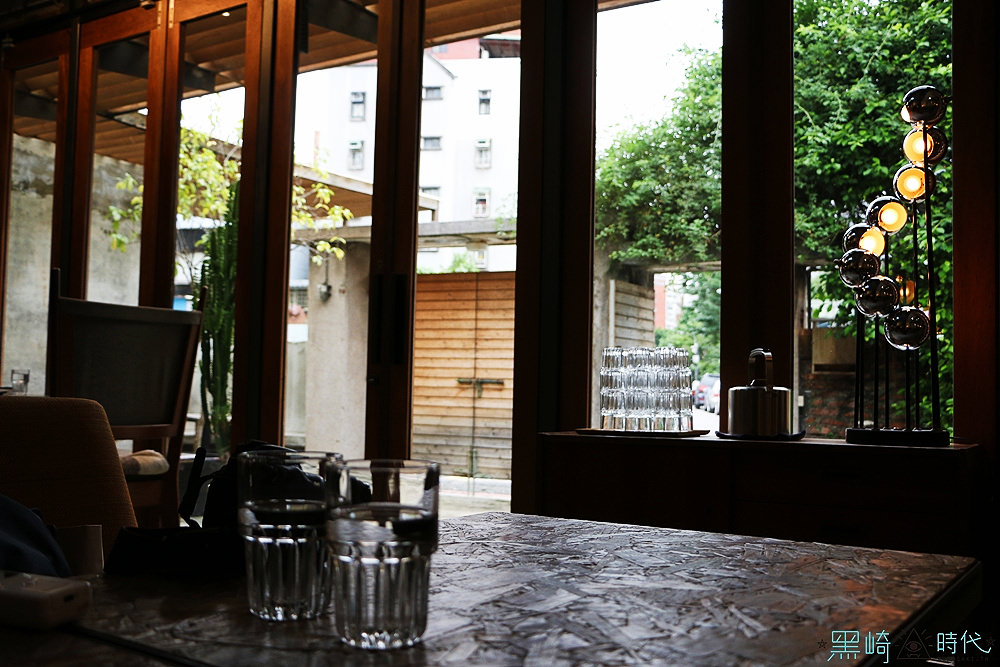 六張犁站咖啡 苔毛咖啡 免費wifi不限時文青藝術咖啡館 遇見模里西斯的下午 - 黑崎時代